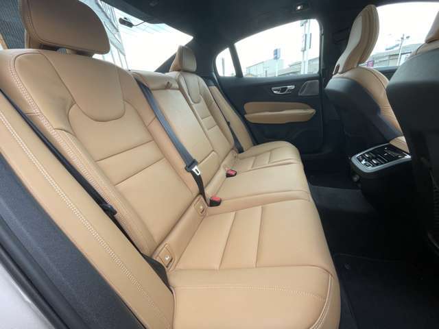 ◆販売車両は全て正規ディーラー車のみとなっております◆　　ご納車後は、最寄りのLIBERALA店舗、ガリバー店舗でアフター対応可能でございます。