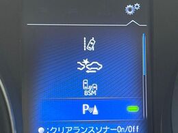 【ブラインドスポットモニター】走行中、ドアミラーの死角になりやすい箇所に後続車が接近するとサイドミラーのレンズに警告を表示！ドライバーに注意喚起をしてくれます。