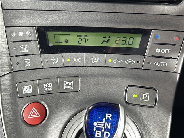 【オートエアコン】車内温度を感知して自動で温度調整をしてくれるのでいつでも快適な車内空間を創り上げます！
