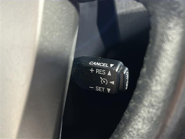 【クルーズコントロール】高速道路や自動車専用道路を走行中にドライバーが設定した速度で、アクセルペダルを踏まなくても、一定の車速で走行してくれます！