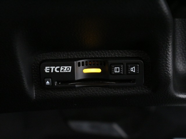 【ETC2.0】料金所での決済だけでなく、渋滞などの道路情報と連動してさまざまなサービスを受けることができる、次世代型のETC車載器を装着しています！