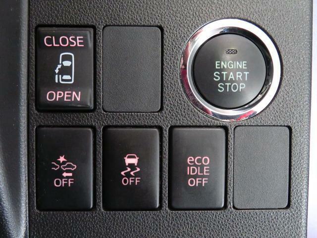 プッシュボタンで楽々エンジンスタート。助手席側電動スライドドアです。ラクラク開閉です。