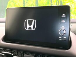 【純正ナビ】人気の純正ナビを装備しております。ナビの使いやすさはもちろん、オーディオ機能も充実！キャンプや旅行はもちろん、通勤や買い物など普段のドライブも楽しくなるはず♪