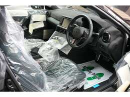 HDDナビ＆フルセグTV、Bluetooth対応、ビルトインETC、前席シートヒーター＆パワーシート、日産純正ドライブレコーダー、日産純正プレミアムスポーツフロアマット付。