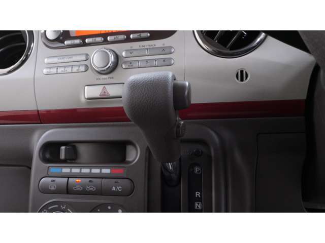 全車ルームクリーニング、外装磨きを専門職が特別な機械で丁寧に仕上げています！もちろんご要望があれば、コーティング施工も実施可能です！（別途）