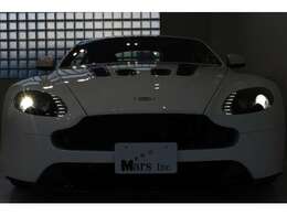 「V12ヴァンテージS」の入庫でございます！V12エンジンをアストン最軽量ボディに搭載しV12Vantageよりも15kgの軽量化が施された上に、その出力は573PSのスペックを誇ります