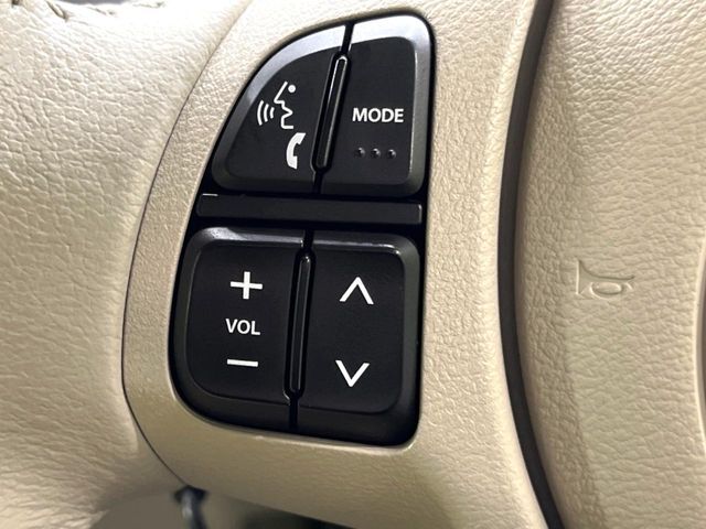 【ステアリングスイッチ】運転中、前方から目線をそらすことなく、オーディオ等の操作が可能な便利機能！安心＆快適なドライブを演出してくれます♪