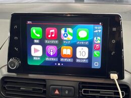 ●Apple　Car　Play：スマホとの有線接続で、ナビ・オーディオ再生などスマホのアプリ機能が画面でも使える便利機能です！