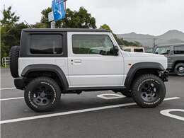 ジムニーをはじめとするカスタムパーツの販売を中心に、新車・中古車販売など、様々なサービスを展開しております。