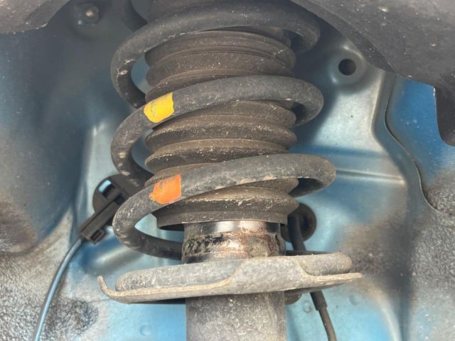 お車を安心してお乗りいただく為には、足回りの定期点検が欠かせません。サービスサポート（有償保証）では無料点検もご提供しており、安心のカーライフをお過ごしいただけるサポート体制が整っています。