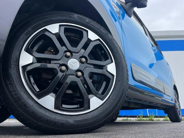 【純正アルミホイール】外観にマッチした純正アルミホイールを装着しております。各種社外アルミホイールや、スタッドレスタイヤも取扱いしております。是非ご相談ください♪