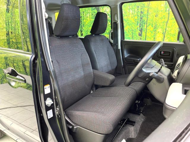 運転席シート廻りは使用感も少なく、良好な状態となっています。丁寧に使われていたことがよくわかりますね。