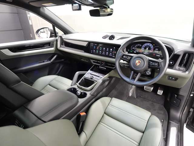 ポルシェセンター足立の認定中古車は、ポルシェジャパンの厳格な基準に則った車両となりますので修復歴、メーター改ざん、水没歴などございませんのでご安心下さい。