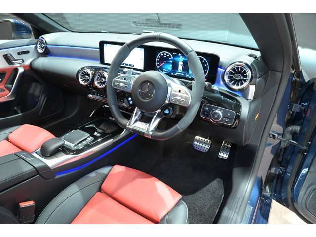 運転席です。シワ、ヘタリ等なくキレイに保たれております☆
