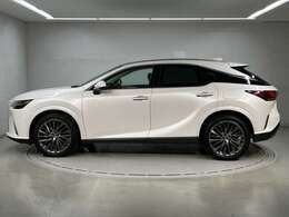 あらゆるシーンで味わえる、思い通りの操舵感ドライビングの愉しさが、レクサスの魅力です。