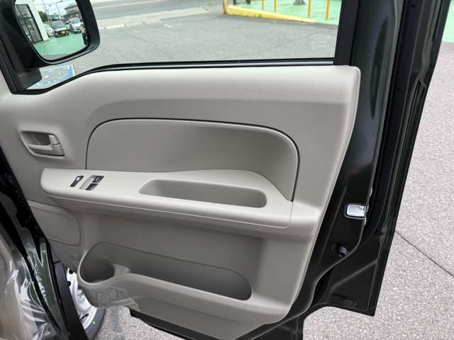 ご希望の半年から10年間で中古車保証（有料）をお付けできます。プランによって保証範囲が異なりますので詳しくはスタッフにご確認ください。