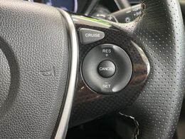 【クルーズコントロール】高速道路もラクラク走行。アクセルを離しても一定速度で走行ができ、長距離運転時の負担を軽減！加速・減速も簡単なスイッチ操作で調整できます。