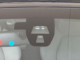 【シティブレーキアクティブシステム】低速走行中に前方の車両等を認識し、衝突しそうな時は警報とブレーキで衝突回避と被害軽減をアシスト。より安全にドライブをお楽しみいただけます。