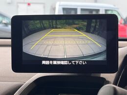 【バックカメラ】駐車時に後方がリアルタイム映像で確認できます。大型商業施設や立体駐車場での駐車時や、夜間のバック時に大活躍！運転スキルに関わらず、今や必須となった装備のひとつです！
