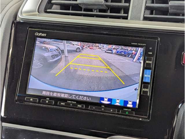 便利なバックビューカメラを装備し、駐車が苦手な方でも安心していただける装備です。