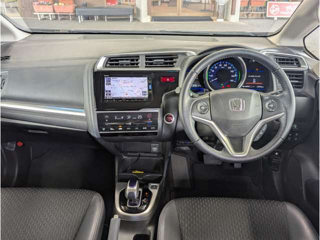 運転者にとっては日々使用することとなる運転席です。運転席からの視界は、店頭にてお客様ご自身の目でお確かめください！