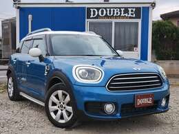 ボディーカラーは　鮮やかなカラーの【アイランドブルーメタリック×ホワイトルーフ】になります！