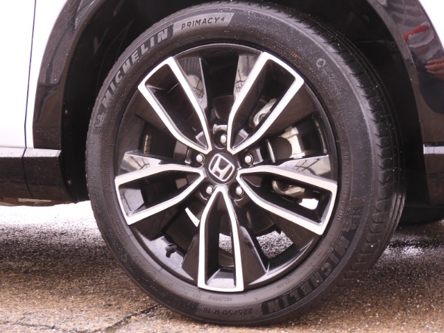◆アルミホイール装着車です！これで足元まわりもおしゃれにきまります！