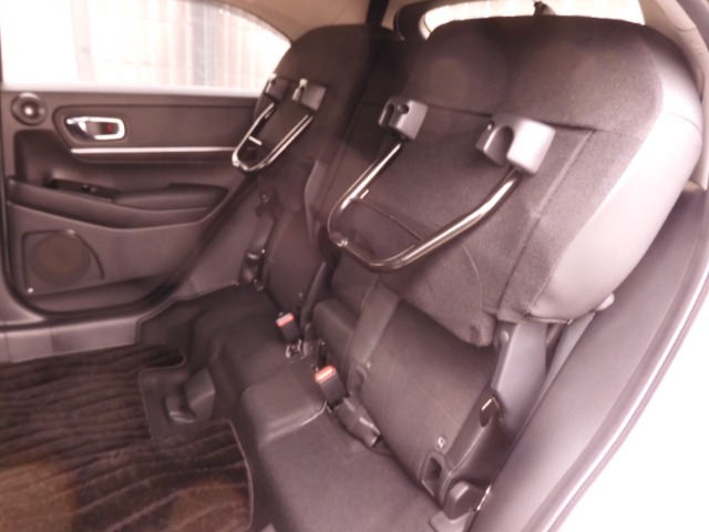 ◆チップアップ＆ダイブダウン機構付リアシート◆倒して、はね上げて。変化するシートで空間を乗る人に合わせて有効に使えます！