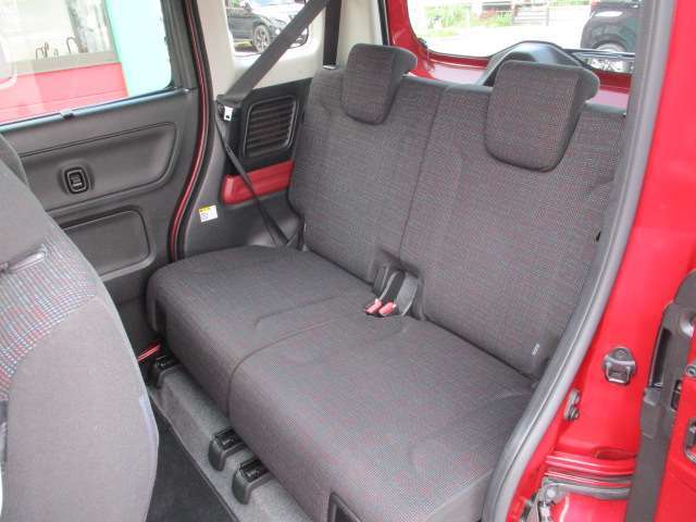お客様に隅々まで見ていただけるよう展示車両は常に綺麗に仕上げております！お客様のご来店、スタッフ一同心よりお待ち申し上げます。