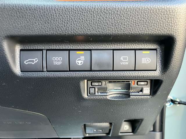 純正ビルトインETC2.0装備！わずらわしい高速料金所はノンストップ！割引も見逃せません！必須のアイテムです！