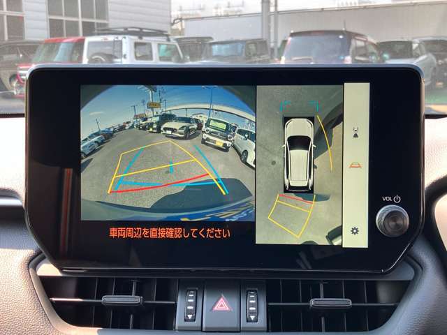 パノラマビューモニタ★シフトを「R」の位置にすると車両前後左右のカメラ映像が画面に映ります！ドアミラーはヒーター付き！（88，000円相当）