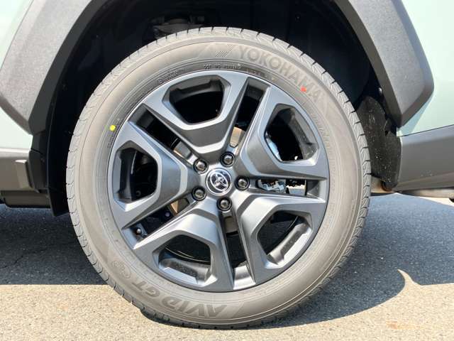 純正19インチアルミホイール！タイヤの溝はもちろんバッチリ！サイズは235/55R19です！