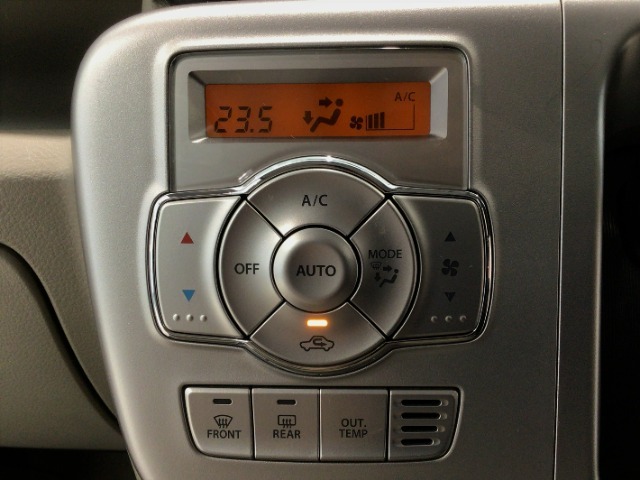 【オートエアコン】汗ばむ夏・ジメジメする梅雨時・冷え冷えする冬も快適☆♪　簡単操作で、春夏秋冬　一年中快適です♪お好みの温度をセットするだけで、エアコンの風量などを自動でコントロールします♪☆