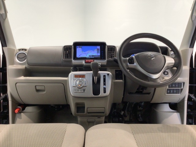 【前方視界】開放的な前方視界！運転がしやすく疲れにくいです♪窓が大きく、見通しがとっても良いおクルマですよ♪