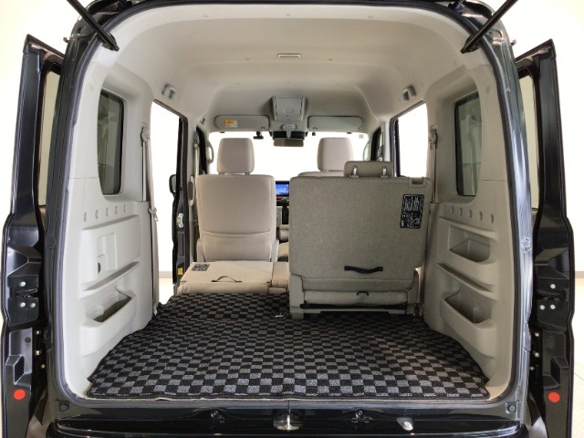 様々なパターンにアレンジができるラゲッジスペース♪お荷物の大きさや量・状況に合わせてアレンジできますので、とっても使い勝手良好ですよ♪タップリ積んで、楽しいお出かけを♪