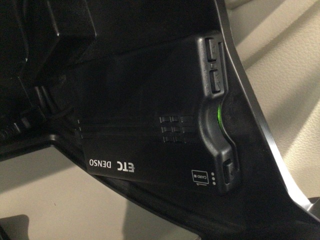 【ETC車載器】もはや必須アイテムのETCを搭載！高速道路のご利用時にとても便利！わずらわしい料金所での現金支払いが不要となりスムーズに通過できます♪