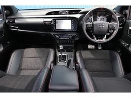 トラックとは思えないラグジュアリーな内装で高級感すら感じます。