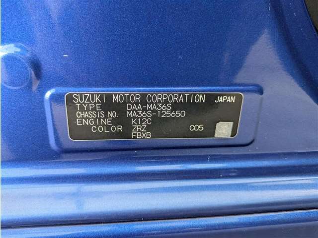 【コーションプレート】には製造元や車体番号、車体色番号といった車両の詳細な情報が記載されております。