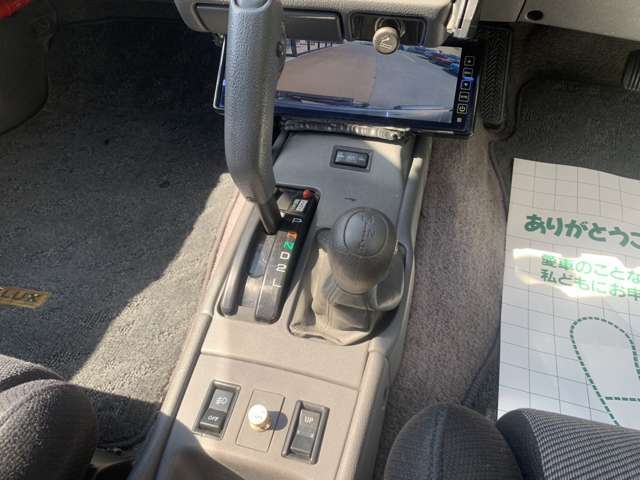 ★中古車なので、傷や凹みは多少はございます。小さな傷から大きな傷までさまざまです。大きな傷凹みは鈑金塗装修理後にお渡しを致しております。自社鈑金工場完備ですので、スピーディーな対応が可能です！