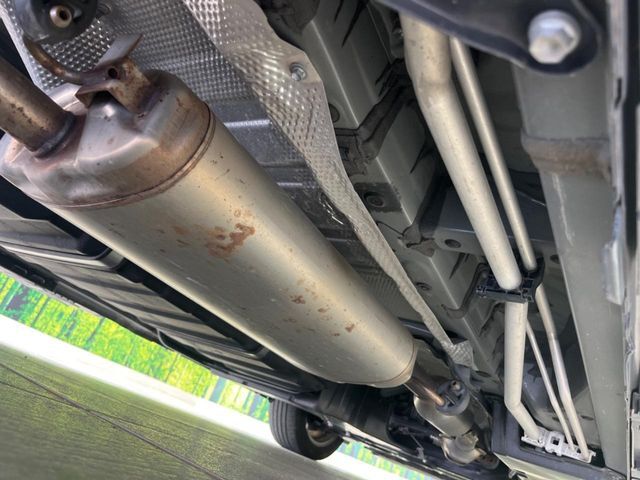 お車を安心してお乗りいただく為には、足回りの定期点検が欠かせません。サービスサポート（有償保証）では無料点検もご提供しており、安心のカーライフをお過ごしいただけるサポート体制が整っています。