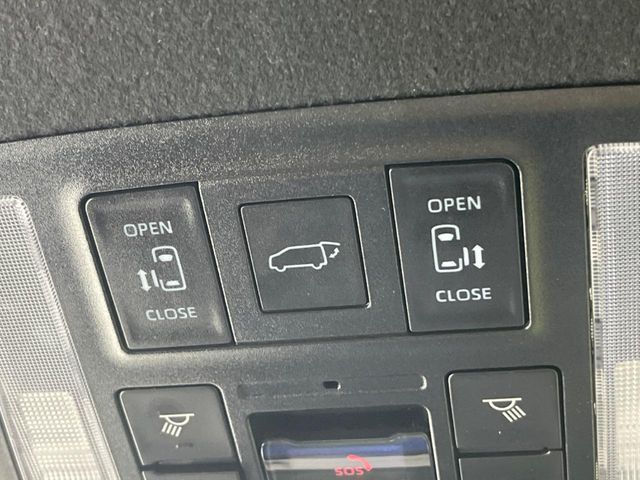 【パワーバックドア】スマートキーや運転席のボタンを押すだけでリアゲートが自動で開閉します！荷物を持っている時や、高い位置にあるバックドアを閉める際に便利な機能です♪