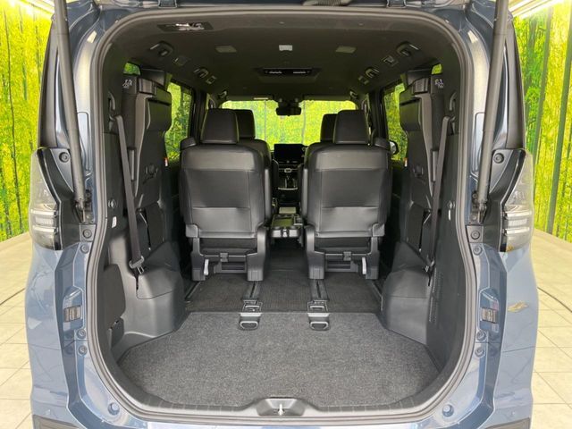 普段のお買い物や通勤、送迎等に十分な荷室スペースを確保しております。セカンドシートを倒すと、大きな荷物の積載も可能です♪