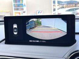 【バックカメラ】駐車時に後方がリアルタイム映像で確認できます。大型商業施設や立体駐車場での駐車時や、夜間のバック時に大活躍！運転スキルに関わらず、今や必須となった装備のひとつです！