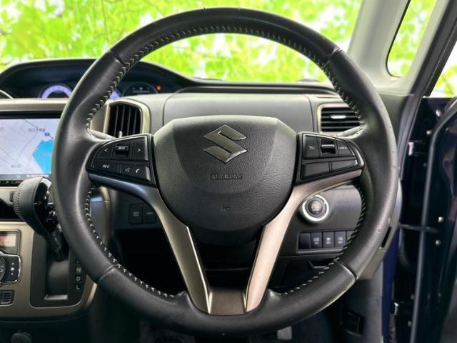 WECARSの展示場では実際に見て、触ってお車をお選びいただけます！知識の豊富な営業スタッフが様々なカーライフをご提案いたします！