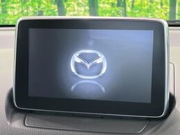 【マツダコネクトナビ】車内の雰囲気にマッチした一体型タイプのナビ。各種車輌設定やBluetooth再生等、様々な機能が楽しめます。直感的なダイヤル操作が可能で、使い勝手も良好です。