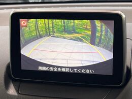【バックカメラ】駐車時に後方がリアルタイム映像で確認できます。大型商業施設や立体駐車場での駐車時や、夜間のバック時に大活躍！運転スキルに関わらず、今や必須となった装備のひとつです！