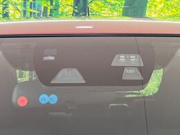 【スマートブレーキサポート】走行中に前方の車両等を認識し、衝突しそうな時は警報とブレーキで衝突回避と被害軽減をアシスト。より安全にドライブをお楽しみいただけます。