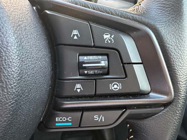 【レーダークルーズコントロール】希望の車速を設定して、アクセルを踏まなくても設定車速内で前方の車両との距離を保ちながら指定の速度で走行！長距離走行の疲れを軽減します！