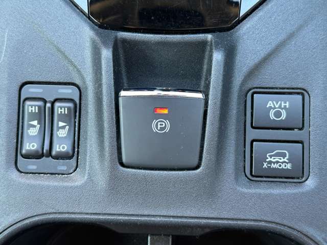 電動パーキングブレーキやシートヒーターも装備！