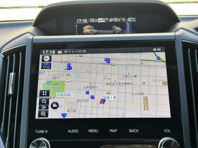 最近ではスマートフォンをナビ代わりにしたりしますが、画面がカーナビと比べると小さく、また、運転中の操作が危なかったりします。。まだまだカーナビは必須です！